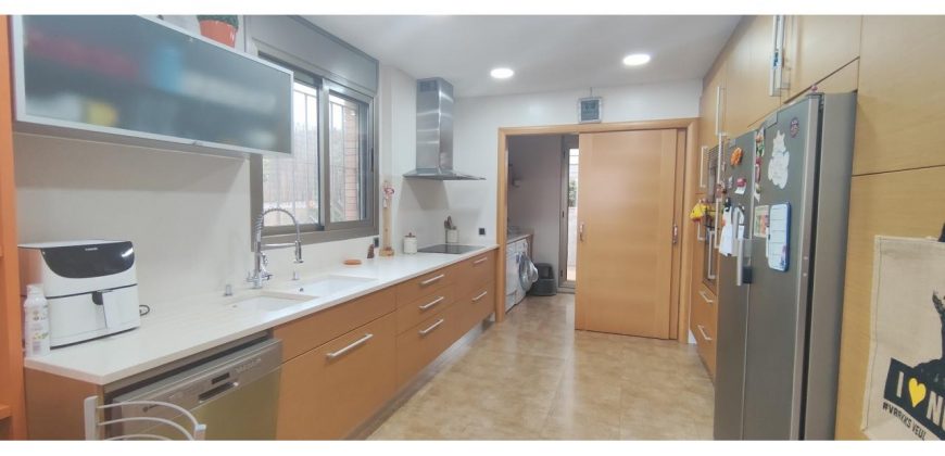 Casa unifamiliar en venta zona residencial Viladecans – Ref. CS001402EA