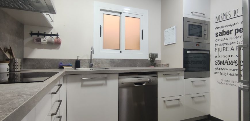 Ático en venta en Castell-Poble Vell – Ref. CS001463EA