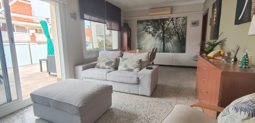 Ático en venta en Castell-Poble Vell – Ref. CS001463EA