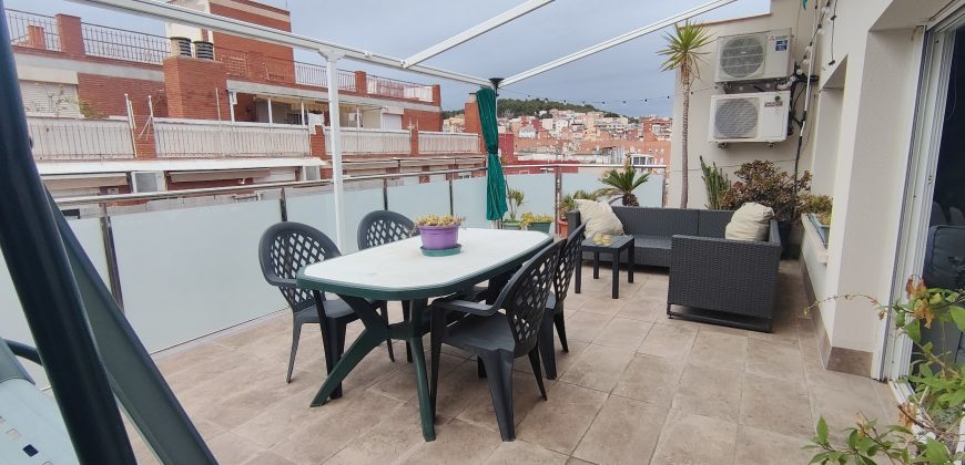 Ático en venta en Castell-Poble Vell – Ref. CS001463EA