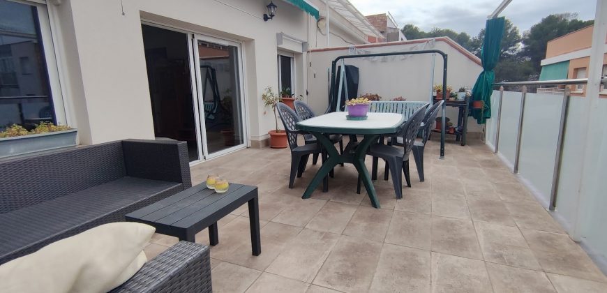 Ático en venta en Castell-Poble Vell – Ref. CS001463EA